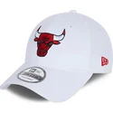 kepure-islenkta-balta-reguliuojamas-9forty-side-mark-chicago-bulls-nba-new-era