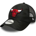 czarna-regulowana-czapka-z-daszkiem-w-stylu-kamuflazu-9forty-home-field-chicago-bulls-nba-od-new-era