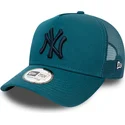 niebieska-czapka-trucker-z-czarnym-logo-league-essential-a-frame-new-york-yankees-mlb-od-new-era