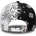 czarna-i-biala-zakrzywiona-czapka-z-daszkiem-z-regulacja-z-czarnym-logo-9forty-paisley-print-new-york-yankees-mlb-od-new-era