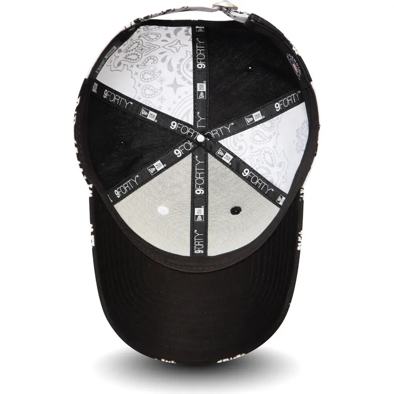 kepure-islenkta-juoda-reguliuojamas-9forty-paisley-print-new-york-yankees-mlb-new-era