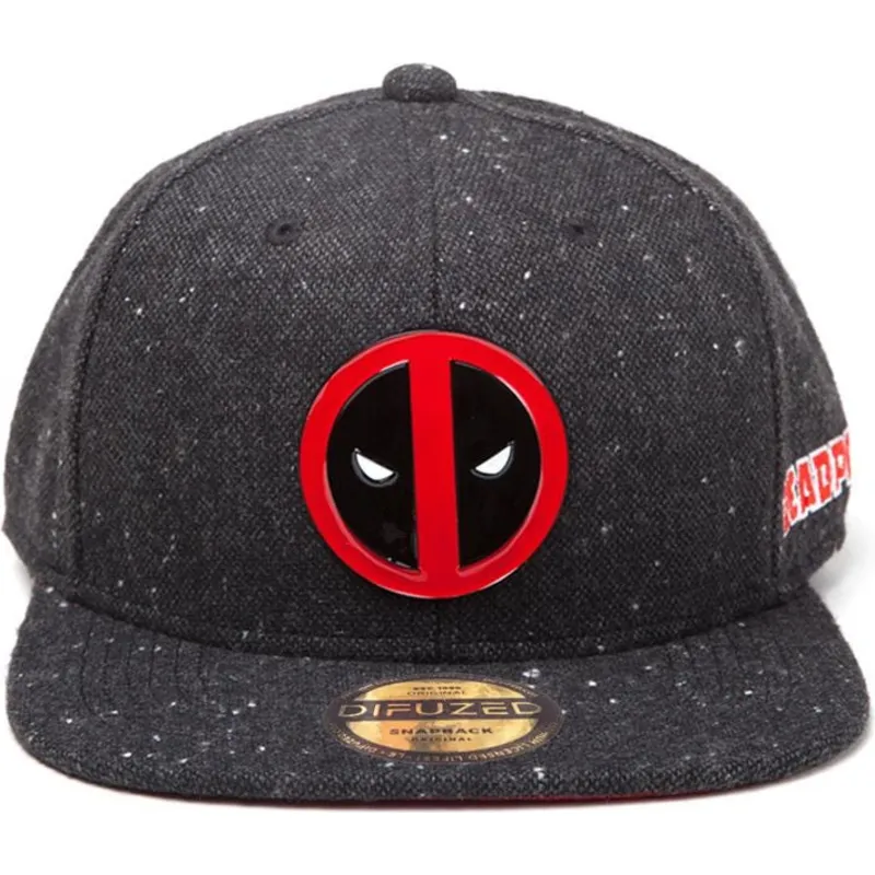 kepure-plokscia-juoda-snapback-metal-badge-difuzed