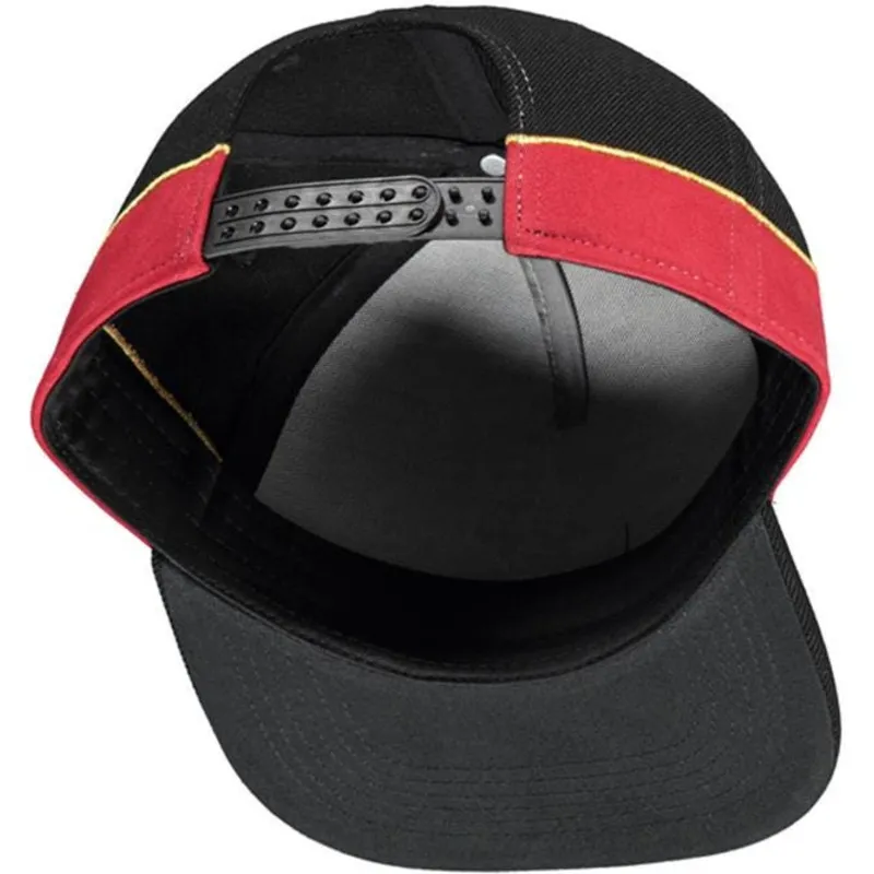 kepure-plokscia-juoda-snapback-difuzed