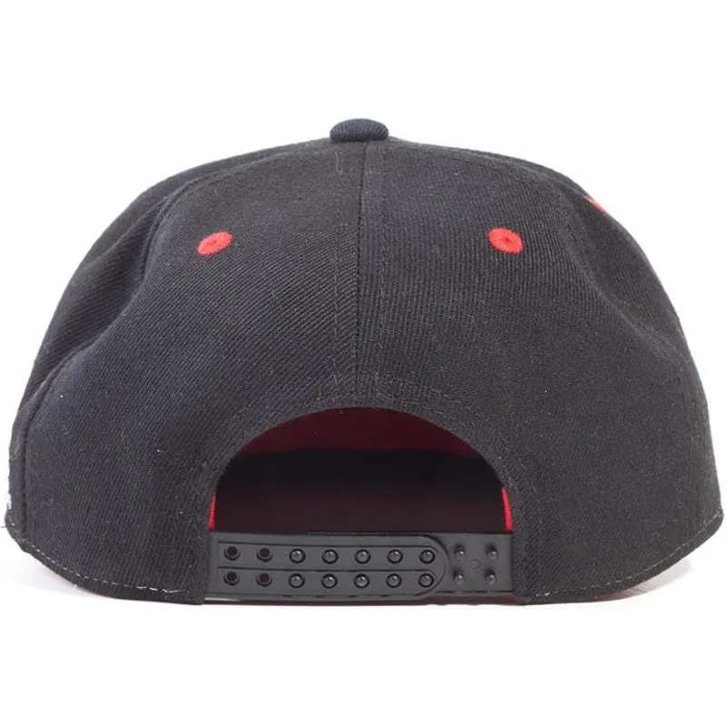 kepure-plokscia-juoda-snapback-red-helmet-difuzed