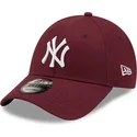 regulowana-bordowa-czapka-z-zakrzywionym-daszkiem-9forty-league-essential-new-york-yankees-mlb-od-new-era