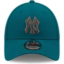 niebieska-czapka-z-zakrzywionym-daszkiem-regulowana-z-niebiesko-pomaranczowym-logo-new-york-yankees-mlb-model-9forty-pop-outline