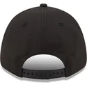 regulowana-czarna-czapka-z-zakrzywionym-daszkiem-9forty-black-and-silver-boston-red-sox-mlb-od-new-era