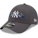 szara-regulowana-czapka-z-daszkiem-9forty-rose-swallow-bird-new-york-yankees-mlb-od-new-era
