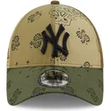 zielona-zakrzywiona-regulowana-czapka-9forty-z-nadrukiem-paisley-new-york-yankees-mlb-od-new-era