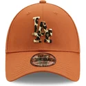 brazowa-czapka-z-zakrzywionym-daszkiem-9forty-camo-infill-los-angeles-dodgers-mlb-od-new-era-regulowana