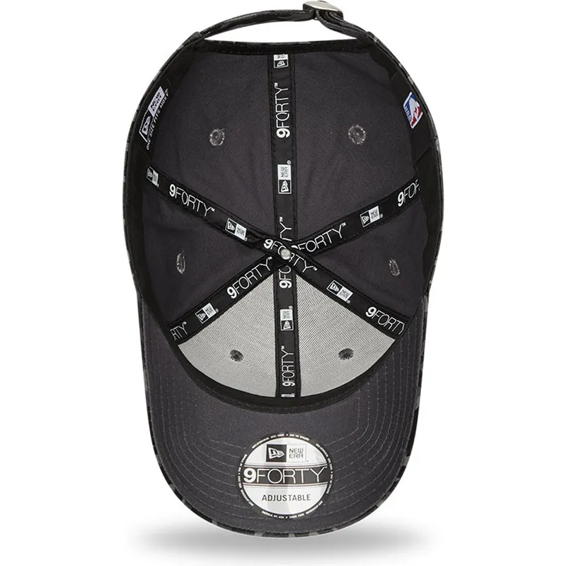 kepure-islenkta-kamufliazas-reguliuojamas-9forty-all-over-camo-chicago-bulls-nba-new-era