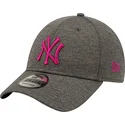 kepure-islenkta-pilka-reguliuojamas-rosa-9forty-shadow-tech-new-york-yankees-mlb-new-era
