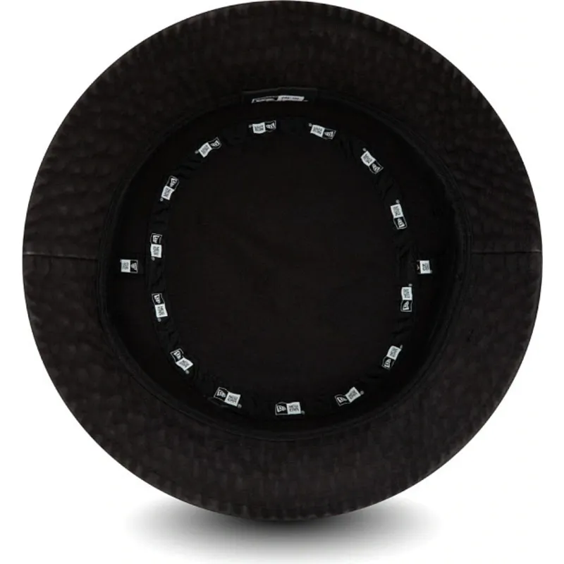 kibirai-juoda-essential-new-era
