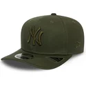 kepure-islenkta-zalia-snapback-9fifty-stretch-snap-league-essential-new-york-yankees-mlb-new-era