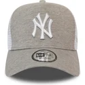 szara-i-biala-czapka-trucker-a-frame-jersey-essential-new-york-yankees-mlb-od-new-era