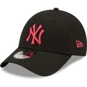 kepure-islenkta-juoda-snapback-rosa-9forty-black-base-new-york-yankees-mlb-new-era