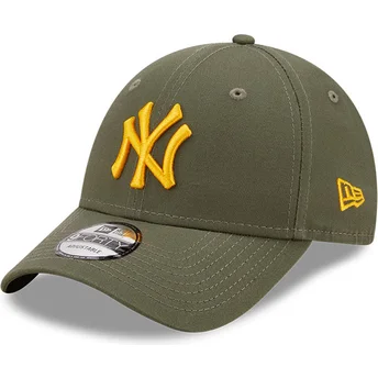 zielona-zakrzywiona-czapka-z-regulacja-z-zoltym-logo-9forty-league-essential-new-york-yankees-mlb-od-new-era