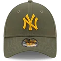 zielona-zakrzywiona-czapka-z-regulacja-z-zoltym-logo-9forty-league-essential-new-york-yankees-mlb-od-new-era
