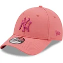 kepure-islenkta-rozine-reguliuojamas-9forty-league-essential-new-york-yankees-mlb-new-era
