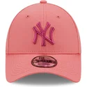 kepure-islenkta-rozine-reguliuojamas-9forty-league-essential-new-york-yankees-mlb-new-era