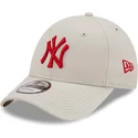 cap-islenkta-beige-adjustable-strap-9forty-league-essential-new-york-yankees-mlb-new-era