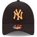 czarna-regulowana-czapka-z-zakrzywionym-daszkiem-z-pomaranczowym-logo-9forty-neon-pack-new-york-yankees-mlb-od-new-era