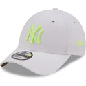 regulowana-szara-czapka-z-zielonym-logo-9forty-neon-pack-new-york-yankees-mlb-od-new-era