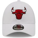 biala-zakrzywiona-czapka-regulowana-9forty-diamond-era-chicago-bulls-nba-od-new-era