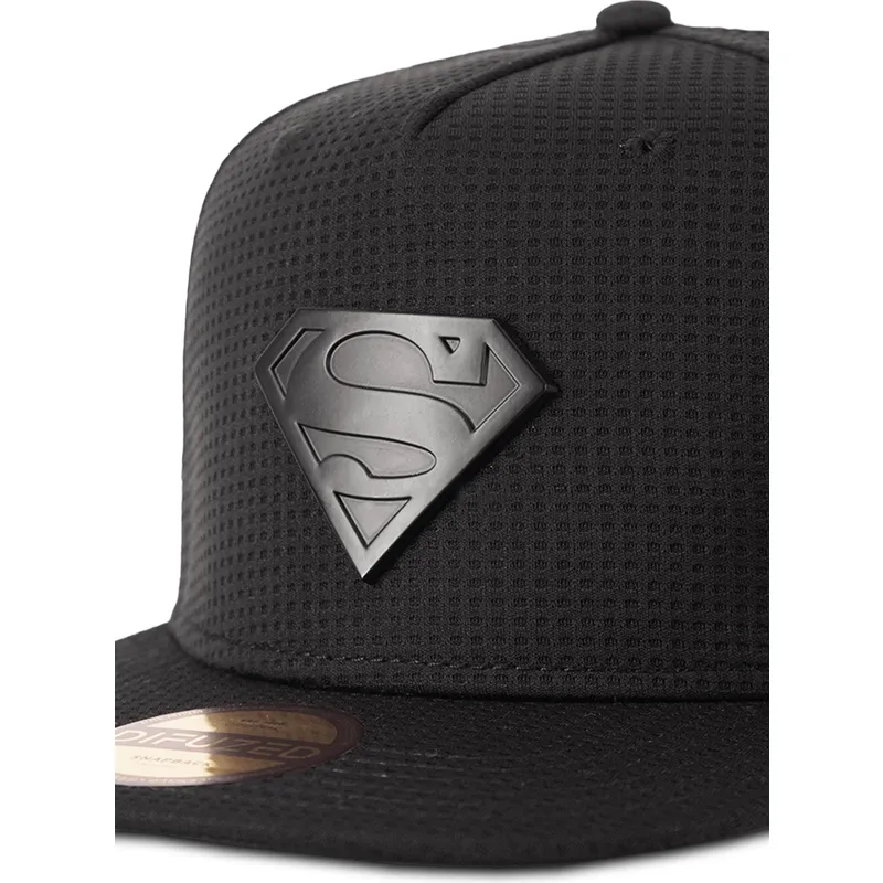 kepure-plokscia-juoda-snapback-metal-badge-difuzed