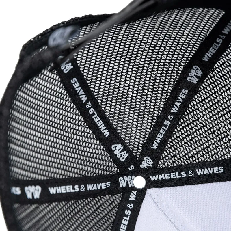 kepure-islenkta-juoda-snapback-nuts-bw-ww26-wheels-and-waves