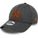kepure-islenkta-pilka-reguliuojamas-9forty-shadow-tech-new-york-yankees-mlb-new-era