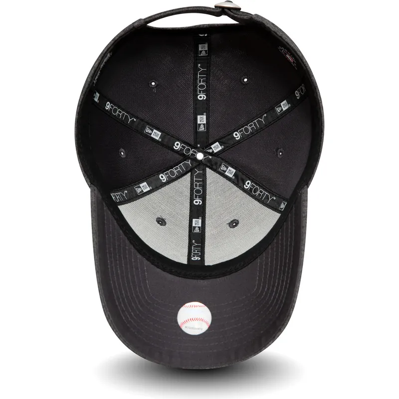 kepure-islenkta-pilka-reguliuojamas-9forty-shadow-tech-new-york-yankees-mlb-new-era