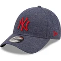 szara-regulowana-czapka-z-zakrzywionym-daszkiem-z-czerwonym-logo-new-york-yankees-mlb-9forty-jersey-essential-od-new-era