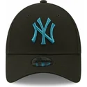 czarna-zakrzywiona-regulowana-czapka-z-niebieskim-logo-dla-dzieci-9forty-league-essential-new-york-yankees-mlb-marki-new-era