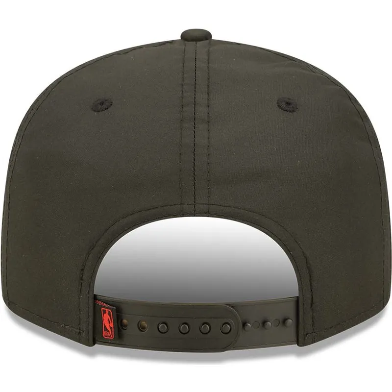 kepure-plokscia-juoda-snapback-9fifty-neon-pack-chicago-bulls-nba-new-era