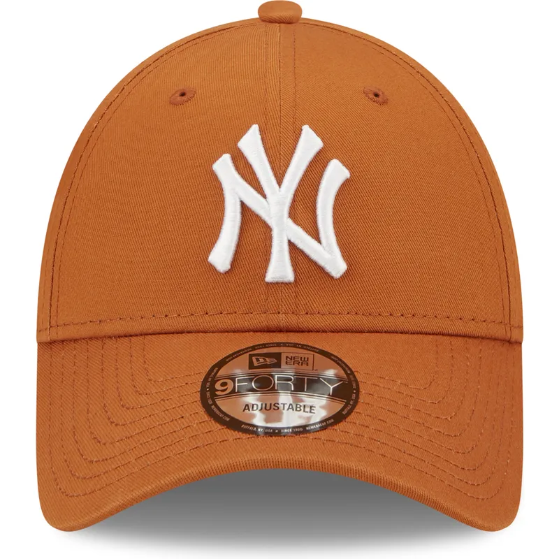 kepure-islenkta-ruda-reguliuojamas-9forty-league-essential-new-york-yankees-mlb-new-era