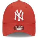 kepure-islenkta-raudona-reguliuojamas-9forty-league-essential-new-york-yankees-mlb-new-era