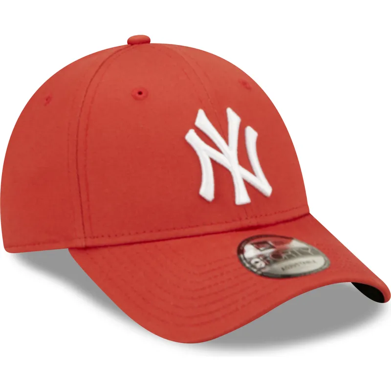kepure-islenkta-raudona-reguliuojamas-9forty-league-essential-new-york-yankees-mlb-new-era