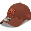 kepure-islenkta-ruda-reguliuojamas-9forty-league-essential-new-york-yankees-mlb-new-era