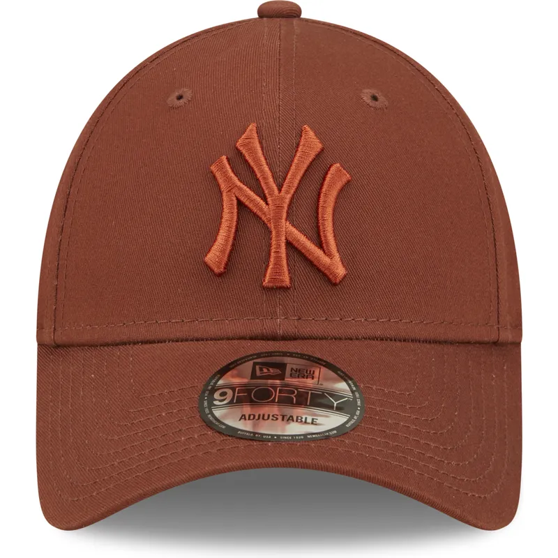 kepure-islenkta-ruda-reguliuojamas-9forty-league-essential-new-york-yankees-mlb-new-era
