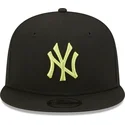 kepure-plokscia-juoda-snapback-9fifty-league-essential-new-york-yankees-mlb-new-era