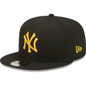 kepure-plokscia-juoda-snapback-9fifty-league-essential-new-york-yankees-mlb-new-era