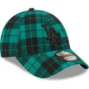 ciemnozielona-regulowana-czapka-z-zakrzywionym-daszkiem-z-czarnym-logo-9forty-plaid-los-angeles-dodgers-mlb-od-new-era