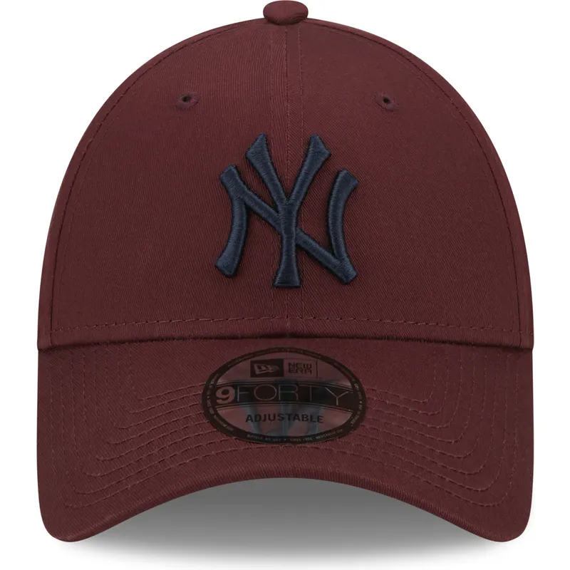 kepure-islenkta-raudona-reguliuojamas-9forty-league-essential-new-york-yankees-mlb-new-era