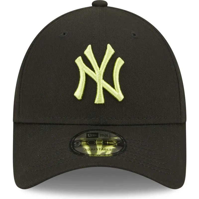 czarna-regulowana-czapka-z-zakrzywionym-daszkiem-z-zielonym-logo-9forty-league-essential-new-york-yankees-mlb-new-era