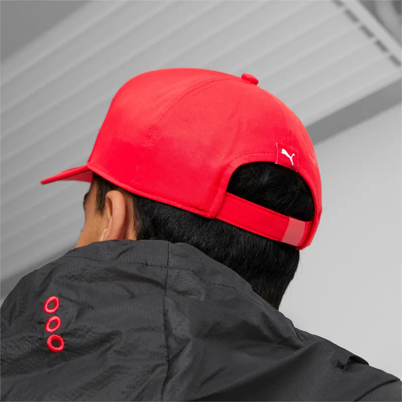 kepure-islenkta-raudona-reguliuojamas-sptwr-style-lc-ferrari-formula-1-puma