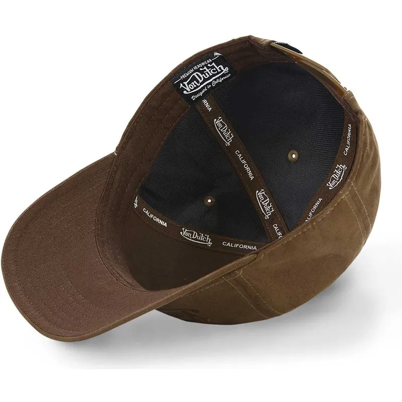 czapka-z-daszkiem-ciemnobrazowa-snapback-suedine3-von-dutch