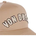 bezowa-czapka-truckerka-buckl-be-od-von-dutch