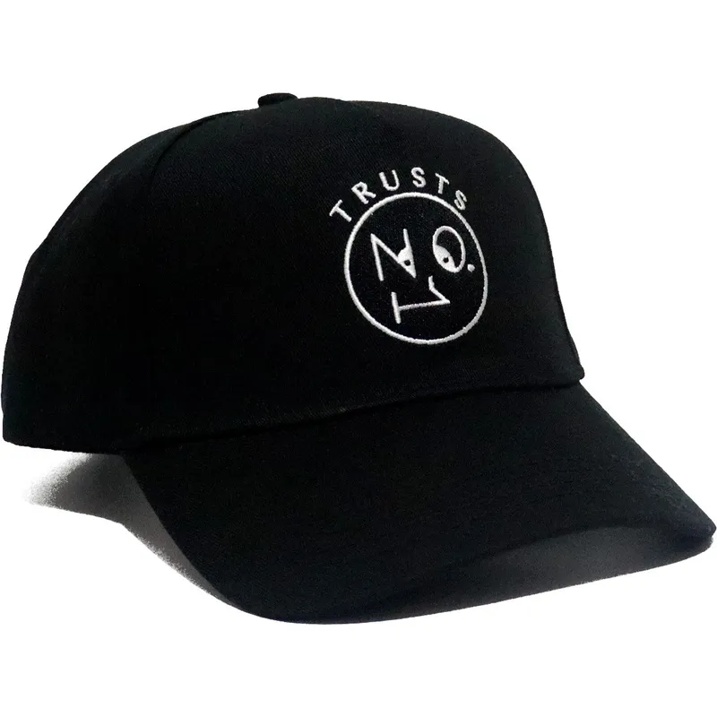 kepure-islenkta-juoda-reguliuojama-juostele-trusts-no1-black-white-the-no1-face