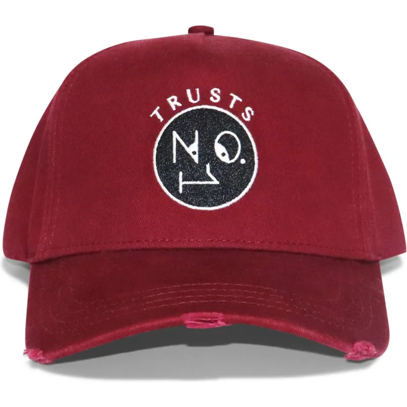 kepure-islenkta-raudona-reguliuojama-juostele-trusts-no1-distressed-black-white-the-no1-face